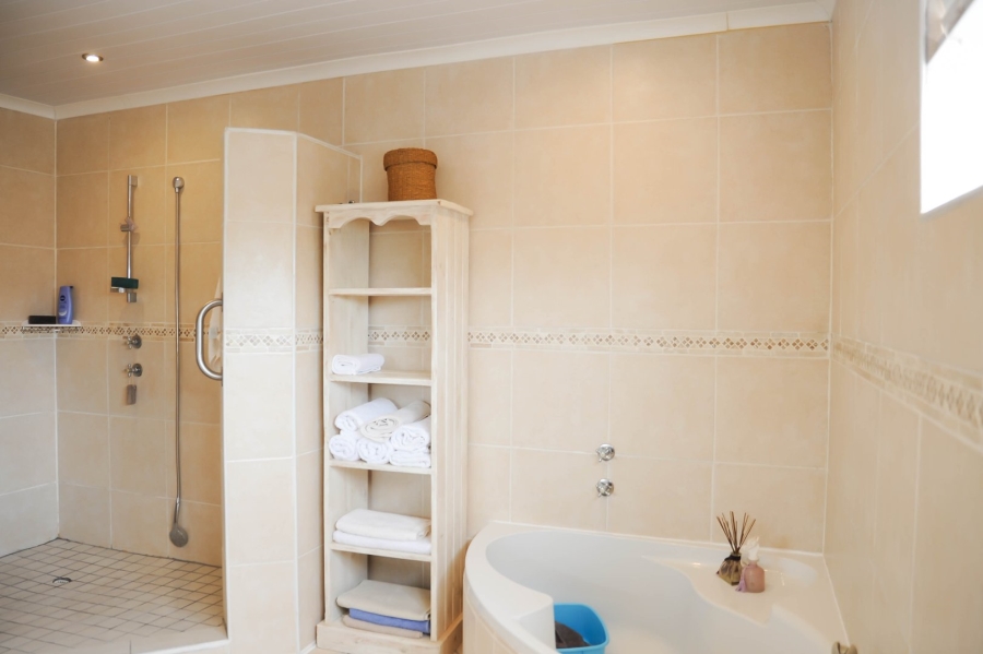 5 Bedroom Property for Sale in Myburgh Park Western Cape